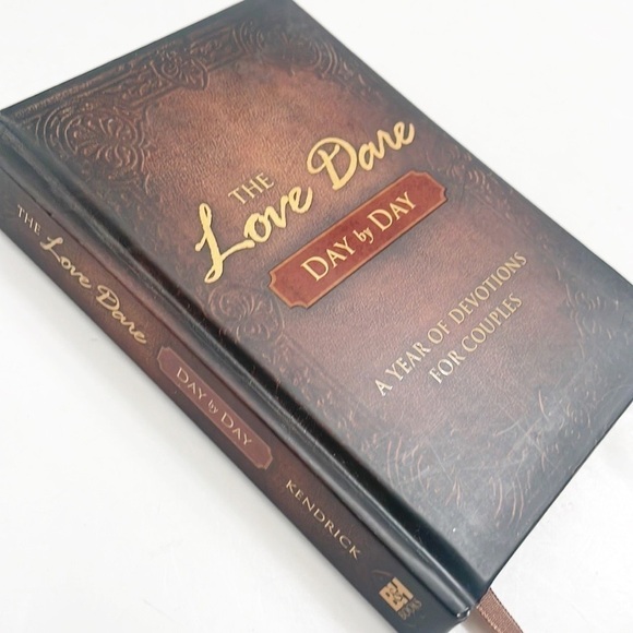 The Love Dare Day By Day by Stephen & Alex Kendrick hardback book - Picture 1 of 5